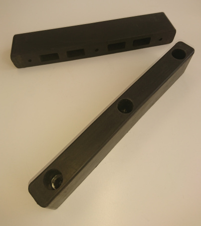 Отбойник резиновый 310х35х60мм с 3-мя отверстиями--